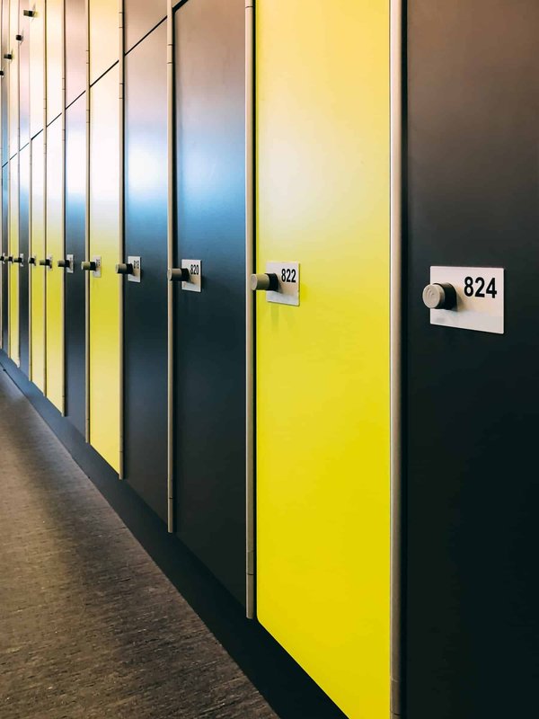 Un aéroport sécurisé avec les armoires à clés intelligentes