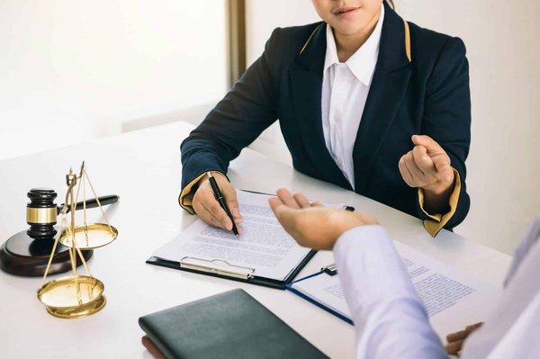 Quelles sont les missions d'un avocat droit des affaires Paris 17 ?